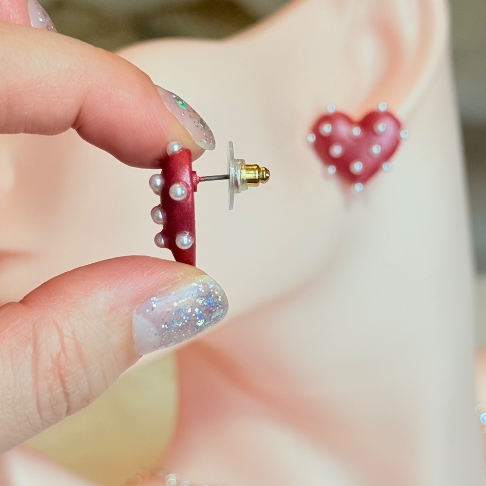 ⚜️ Amoré Pink Heart Stud Earrings - Picture 5 of 7